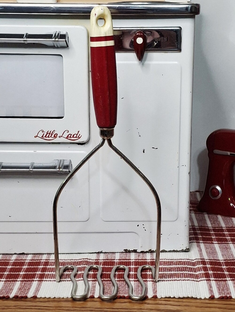 Vintage Red White Wavy Potato Masher Banded Striped Kitchen Collectible